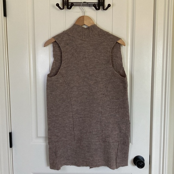 St. Tropez Womens Extra Fine Merino Wool Vest Size L Beige Taupe Long Line - Picture 8 of 9